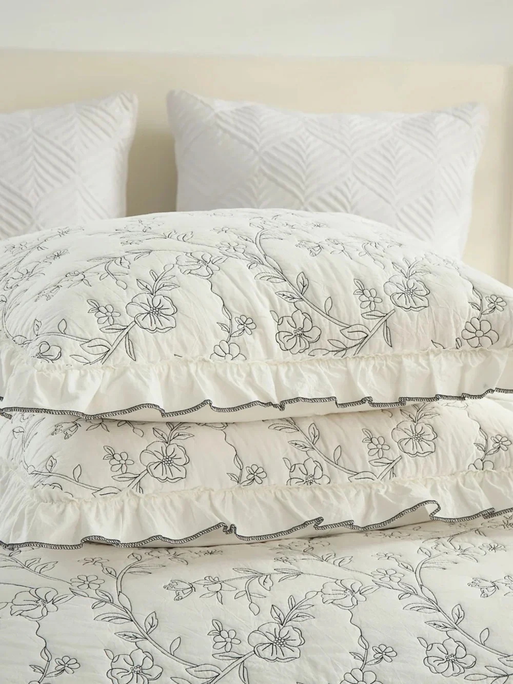 3 PIECE 100% COTTON EMBROIDERED FLORAL RUFFLE LIGHTWEIGHT QUILT BEDSPREAD SET